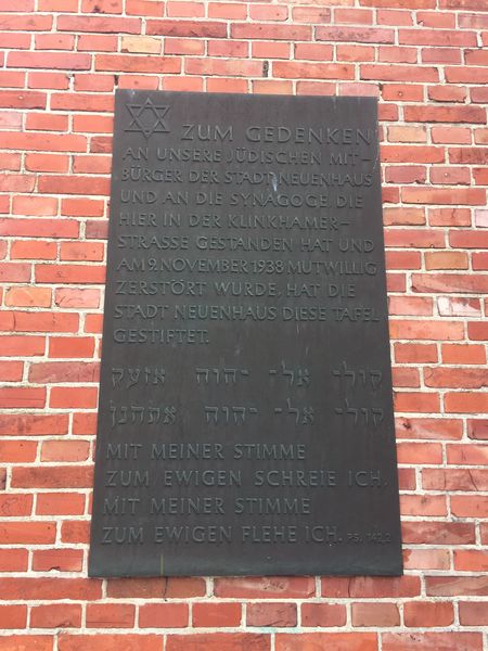 Gedenktafel nahe der ehemaligen Synagoge in der Klinkhamerstraße